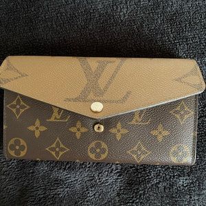 Great condition Louis Vuitton sarah wallet
